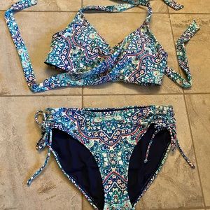 Colorful Athleta bathing suit! 34 D/DD top And medium bottoms